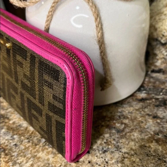 🌵Fendi EUC Zucca Wallet w /COA with Pink Trim - Picture 5 of 11